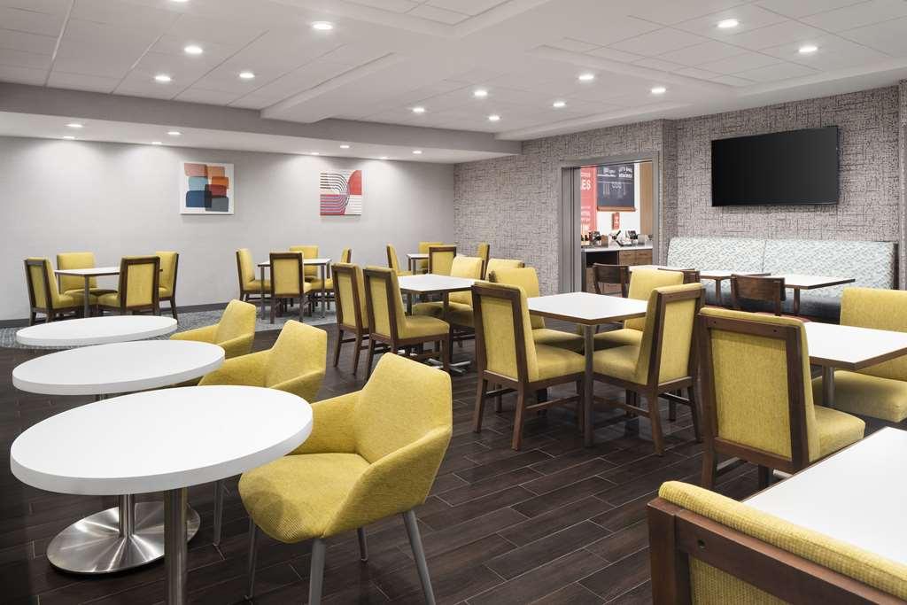 Hampton Inn Chicopee - Springfield Restaurant photo