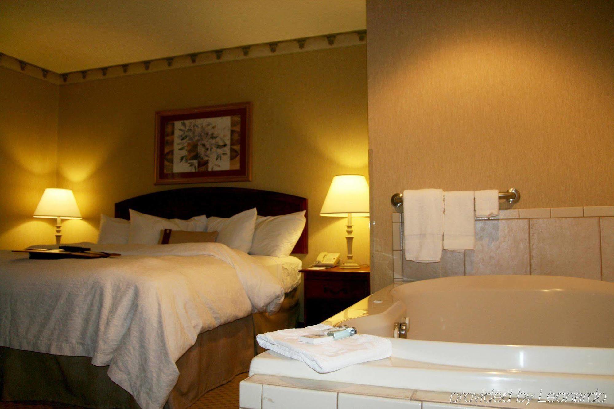 Hampton Inn Chicopee - Springfield Chambre photo